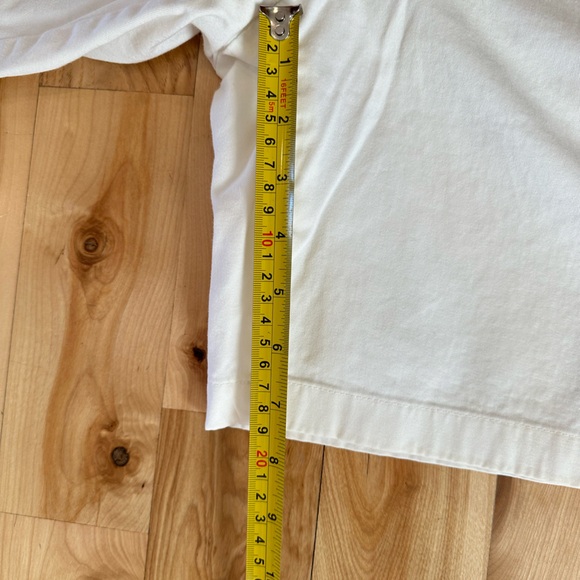 Land and Sea white shorts. Women’s 6. - Picture 3 of 6